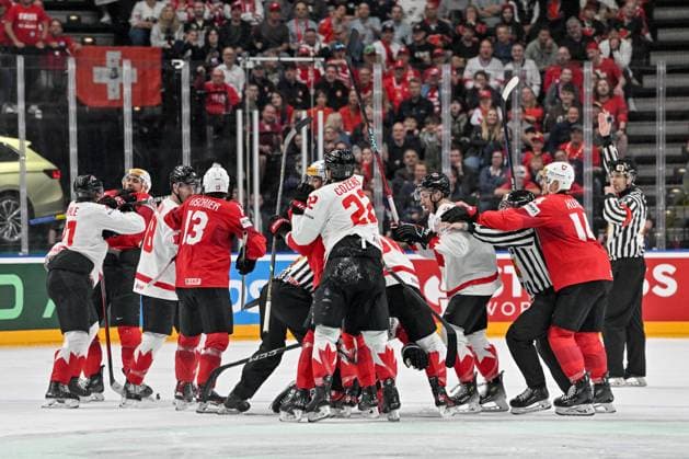 PRAGUE, CZECH REPUBLIC - MAY 19: Switzerland and Canada in a fight during the preliminary round match between Switzerland and Canada at Prague Arena on May 19, 2024 in Prague, Czech Republic. Prague Prague Arena Czech Republic Copyright: xJustPictures.ch AndreaxBrancax jp-en-EuSpIm-AB_19052024_AAB_8320