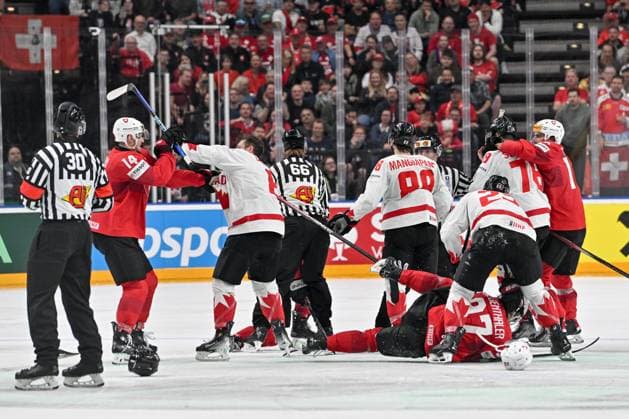 PRAGUE, CZECH REPUBLIC - MAY 19: Switzerland and Canada in a fight during the preliminary round match between Switzerland and Canada at Prague Arena on May 19, 2024 in Prague, Czech Republic. Prague Prague Arena Czech Republic Copyright: xJustPictures.ch AndreaxBrancax jp-en-EuSpIm-AB_19052024_AAB_8363