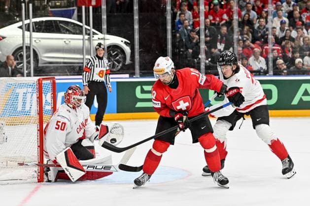PRAGUE, CZECH REPUBLIC - MAY 19: Andres Ambuhl of Switzerland deflects the puck in front of goalkeeper Jordan Binnington of Canada during the preliminary round match between Switzerland and Canada at Prague Arena on May 19, 2024 in Prague, Czech Republic. Prague Prague Arena Czech Republic Copyright: xJustPictures.ch AndreaxBrancax jp-en-EuSpIm-AB_19052024_AAB_9158