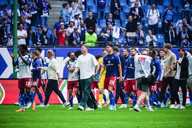 Ehrenrunde Spieler Hamburger SV GER, Hamburger SV vs. 1. FC Nuernberg, Fussball, 2. Bundesliga, Spieltag 34, Saison 2023 2024, 19.05.2024 DFL REGULATIONS PROHIBIT ANY USE OF PHOTOGRAPHS AS IMAGE SEQUENCES AND OR QUASI-VIDEO GER, Hamburger SV vs. 1. FC Nuernberg, Fussball, 2. Bundesliga, Spieltag 34, Saison 2023 2024, 19.05.2024 Hamburg