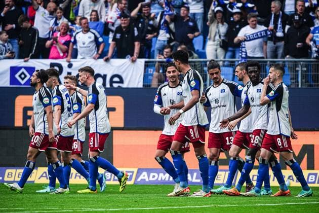 Torjubel Jubel Hamburger SV nach Tor zum 4:1 per Elfmeter Strafstoss Robert Glatzel (Hamburger SV, 09) GER, Hamburger SV vs. 1. FC Nuernberg, Fussball, 2. Bundesliga, Spieltag 34, Saison 2023 2024, 19.05.2024 DFL REGULATIONS PROHIBIT ANY USE OF PHOTOGRAPHS AS IMAGE SEQUENCES AND OR QUASI-VIDEO GER, Hamburger SV vs. 1. FC Nuernberg, Fussball, 2. Bundesliga, Spieltag 34, Saison 2023 2024, 19.05.2024 Hamburg