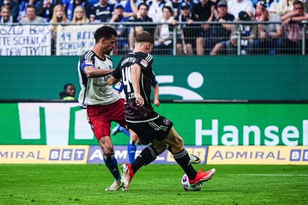 Robert Glatzel (Hamburger SV, 09), Finn Jeltsch (1. FC Nuernberg, 44) GER, Hamburger SV vs. 1. FC Nuernberg, Fussball, 2. Bundesliga, Spieltag 34, Saison 2023 2024, 19.05.2024 DFL REGULATIONS PROHIBIT ANY USE OF PHOTOGRAPHS AS IMAGE SEQUENCES AND OR QUASI-VIDEO GER, Hamburger SV vs. 1. FC Nuernberg, Fussball, 2. Bundesliga, Spieltag 34, Saison 2023 2024, 19.05.2024 Hamburg
