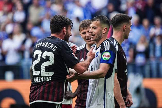 Enrico Valentini (1. FC Nuernberg, 22) diskutiert mit Laszlo Benes (Hamburger SV, 08) GER, Hamburger SV vs. 1. FC Nuernberg, Fussball, 2. Bundesliga, Spieltag 34, Saison 2023 2024, 19.05.2024 DFL REGULATIONS PROHIBIT ANY USE OF PHOTOGRAPHS AS IMAGE SEQUENCES AND OR QUASI-VIDEO GER, Hamburger SV vs. 1. FC Nuernberg, Fussball, 2. Bundesliga, Spieltag 34, Saison 2023 2024, 19.05.2024 Hamburg