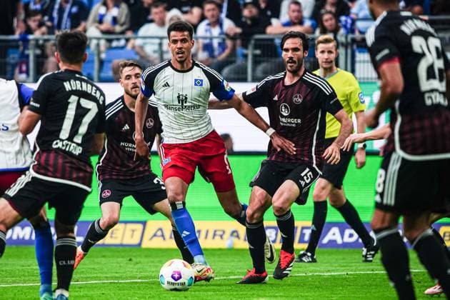 Robert Glatzel (Hamburger SV, 09), Ivan Marquez (1. FC Nuernberg, 15) GER, Hamburger SV vs. 1. FC Nuernberg, Fussball, 2. Bundesliga, Spieltag 34, Saison 2023 2024, 19.05.2024 DFL REGULATIONS PROHIBIT ANY USE OF PHOTOGRAPHS AS IMAGE SEQUENCES AND OR QUASI-VIDEO GER, Hamburger SV vs. 1. FC Nuernberg, Fussball, 2. Bundesliga, Spieltag 34, Saison 2023 2024, 19.05.2024 Hamburg