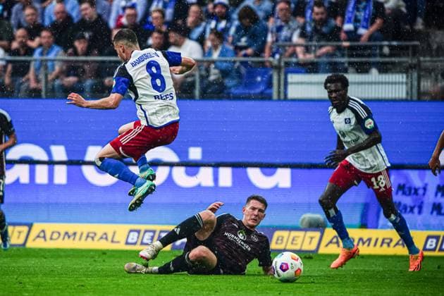 Laszlo Benes (Hamburger SV, 08), Florian Flick (1. FC Nuernberg, 06) GER, Hamburger SV vs. 1. FC Nuernberg, Fussball, 2. Bundesliga, Spieltag 34, Saison 2023 2024, 19.05.2024 DFL REGULATIONS PROHIBIT ANY USE OF PHOTOGRAPHS AS IMAGE SEQUENCES AND OR QUASI-VIDEO GER, Hamburger SV vs. 1. FC Nuernberg, Fussball, 2. Bundesliga, Spieltag 34, Saison 2023 2024, 19.05.2024 Hamburg