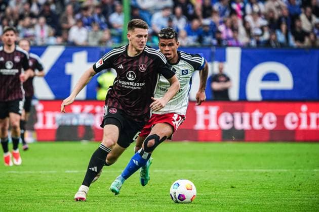 Florian Flick (1. FC Nuernberg, 06), Ransford-Yeboah Koenigsdoerffer (Hamburger SV, 11) GER, Hamburger SV vs. 1. FC Nuernberg, Fussball, 2. Bundesliga, Spieltag 34, Saison 2023 2024, 19.05.2024 DFL REGULATIONS PROHIBIT ANY USE OF PHOTOGRAPHS AS IMAGE SEQUENCES AND OR QUASI-VIDEO GER, Hamburger SV vs. 1. FC Nuernberg, Fussball, 2. Bundesliga, Spieltag 34, Saison 2023 2024, 19.05.2024 Hamburg