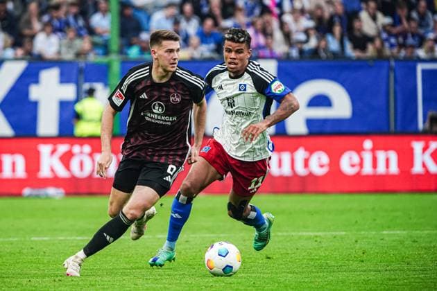 Florian Flick (1. FC Nuernberg, 06), Ransford-Yeboah Koenigsdoerffer (Hamburger SV, 11) GER, Hamburger SV vs. 1. FC Nuernberg, Fussball, 2. Bundesliga, Spieltag 34, Saison 2023 2024, 19.05.2024 DFL REGULATIONS PROHIBIT ANY USE OF PHOTOGRAPHS AS IMAGE SEQUENCES AND OR QUASI-VIDEO GER, Hamburger SV vs. 1. FC Nuernberg, Fussball, 2. Bundesliga, Spieltag 34, Saison 2023 2024, 19.05.2024 Hamburg