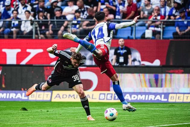 Lukas Schleimer (1. FC Nuernberg, 36), Ludovit Reis (Hamburger SV, 14) GER, Hamburger SV vs. 1. FC Nuernberg, Fussball, 2. Bundesliga, Spieltag 34, Saison 2023 2024, 19.05.2024 DFL REGULATIONS PROHIBIT ANY USE OF PHOTOGRAPHS AS IMAGE SEQUENCES AND OR QUASI-VIDEO GER, Hamburger SV vs. 1. FC Nuernberg, Fussball, 2. Bundesliga, Spieltag 34, Saison 2023 2024, 19.05.2024 Hamburg