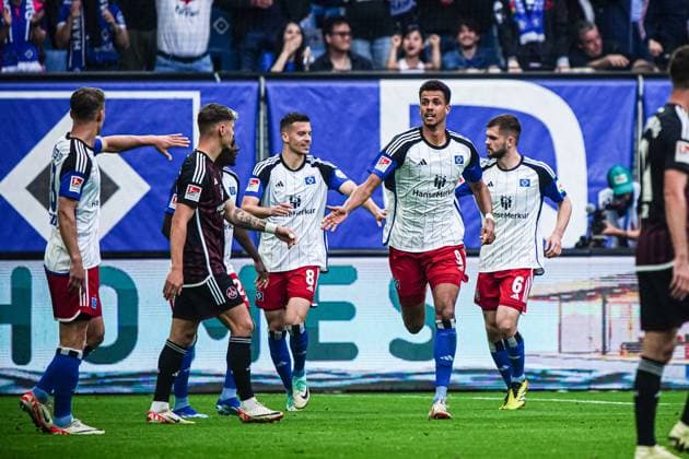 Torjubel Jubel Hamburger SV nach Tor zum 1:0 Robert Glatzel (Hamburger SV, 09) GER, Hamburger SV vs. 1. FC Nuernberg, Fussball, 2. Bundesliga, Spieltag 34, Saison 2023 2024, 19.05.2024 DFL REGULATIONS PROHIBIT ANY USE OF PHOTOGRAPHS AS IMAGE SEQUENCES AND OR QUASI-VIDEO GER, Hamburger SV vs. 1. FC Nuernberg, Fussball, 2. Bundesliga, Spieltag 34, Saison 2023 2024, 19.05.2024 Hamburg