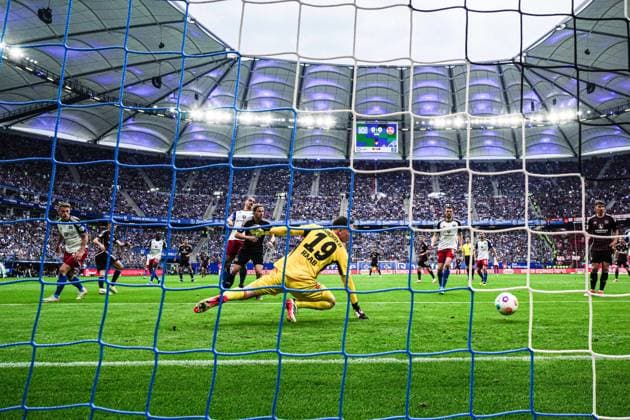 Tor zum 0:1 Benjamin Goller (1. FC Nuernberg, 14), Wegen ABSEITS aberkannt, Remote Hintertorkamera GER, Hamburger SV vs. 1. FC Nuernberg, Fussball, 2. Bundesliga, Spieltag 34, Saison 2023 2024, 19.05.2024 DFL REGULATIONS PROHIBIT ANY USE OF PHOTOGRAPHS AS IMAGE SEQUENCES AND OR QUASI-VIDEO GER, Hamburger SV vs. 1. FC Nuernberg, Fussball, 2. Bundesliga, Spieltag 34, Saison 2023 2024, 19.05.2024 Hamburg