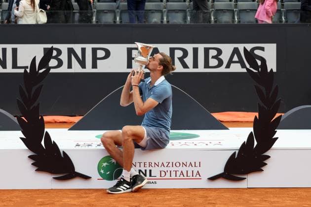 (240520) -- ROME, May 20, 2024 -- First placed Alexander Zverev of Germany kisses his trophy during the awarding ceremony for the men s singles event at the Italian Open in Rome, Italy, May 19, 2024. (Photo by Xinhua) (SP)ITALY-ROME-TENNIS ATP, Tennis Herren ITALIAN OPEN-SINGLES FINAL AlbertoxLingria 