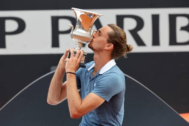 (240520) -- ROME, May 20, 2024 -- First placed Alexander Zverev of Germany kisses his trophy during the awarding ceremony for the men s singles event at the Italian Open in Rome, Italy, May 19, 2024. (Photo by Xinhua) (SP)ITALY-ROME-TENNIS ATP, Tennis Herren ITALIAN OPEN-SINGLES FINAL AlbertoxLingria 