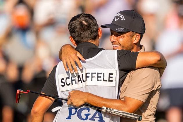 240519 Xander Schauffele of the United States celebrate with his caddie after winning the 2024 PGA, Golf Herren Championship Golf Tournament on May 19, 2024 in Louisville. Photo: Petter Arvidson BILDBYRAN kod PA PA0811 golf pga championship bbeng Copyright: PETTERxARVIDSON BB240519PA185