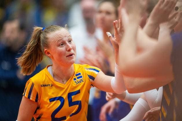 240519 Emmy Andersson of Sweden chosen to the player of the team during the European Golden League between Sweden and Belgium on May 19, 2024 in Lund. Photo: Avdo Bilkanovic BILDBYRAN COP 115 AB0272 volleyboll volleyball european golden league sverige belgium sweden dam bbeng Copyright: AVDOxBILKANOVIC BB240519AB093