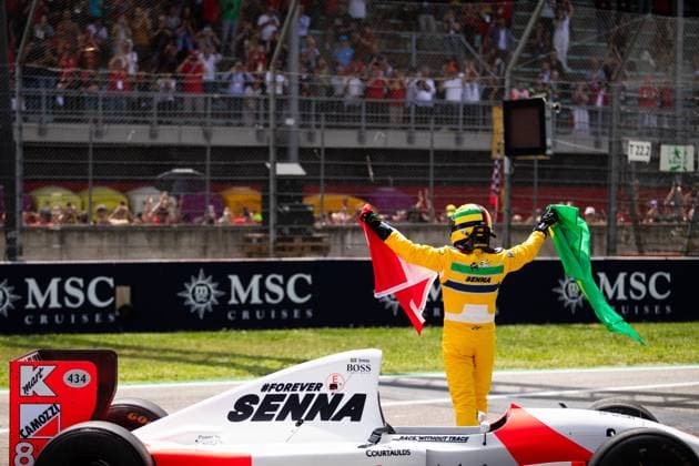 Bilder des Jahres 2024, Sport 05 Mai Sport Themen der Woche KW21 Sebastian Vettel (DEU) drives the McLaren MP4-8 on tribute of the 30th anniversary of Ayrton Senna fatal accident, F1 Grand Prix of Emilia-Romagna at Autodromo Internazionale Enzo e Dino Ferrari on May 19, 2024 in Imola, Italy. (Photo by HOCH ZWEI) Imola Italy *** Sebastian Vettel DEU drives the McLaren MP4 8 on tribute of the 30th anniversary of Ayrton Senna fatal accident, F1 Grand Prix of Emilia Romagna at Autodromo Internazionale Enzo e Dino Ferrari on May 19, 2024 in Imola, Italy Photo by HOCH ZWEI Imola Italy