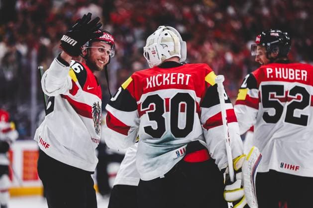 Sport Themen der Woche KW21 Ice hockey, Eishockey - IIHF WC 2024 PRAGUE,CZECH REPUBLIC,19.MAY.24 - ICE HOCKEY - IIHF Ice Hockey World Championship, WM, Weltmeisterschaft 2024, group stage, Norway vs Austria. Image shows the rejoicing of Mario Huber and David Kickert (AUT).  GEPAxpictures xDanielxGoetzhaber