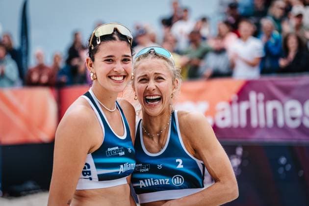 Beachvolleyball Frauen German Beach Tour 2024 Tourstop Düsseldorf 19.05.2024 Janne Uhl (links) und Paula Schürholz (rechts) gewinnen das Turnier Düsseldorf Robert-Lehr-Ufer Nordrhein-Westfalen Deutschland