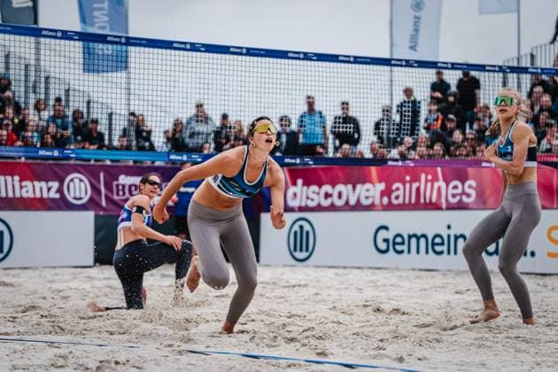 Beachvolleyball Frauen German Beach Tour 2024 Tourstop Düsseldorf 19.05.2024 Janne Uhl sprintet in Richtung Ball Düsseldorf Robert-Lehr-Ufer Nordrhein-Westfalen Deutschland
