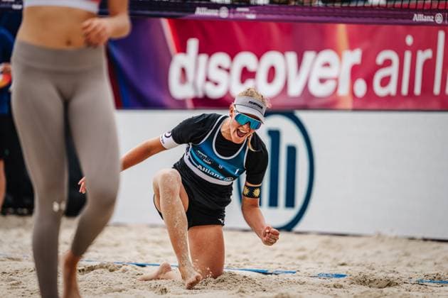 Beachvolleyball Frauen German Beach Tour 2024 Tourstop Düsseldorf 19.05.2024 Melanie Paul freut sich und ballt die Faust Düsseldorf Robert-Lehr-Ufer Nordrhein-Westfalen Deutschland
