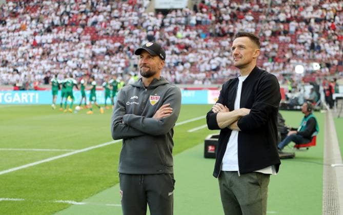 18.05.24 VfB Stuttgart - Borussia Mönchengladbach Deutschland, Stuttgart, 18.05.2024, Fussball, Bundesliga, VfB Stuttgart - Borussia Mönchengladbach (4:0): v.l. Sebastian Hoeneß (Trainer VfB Stuttgart), Christian Gentner (Leiter Lizenzspielerabteilung VfB Stuttgart).