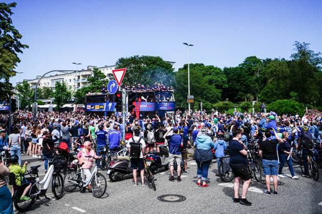 Spieler Holstein Kiel feiern Aufstieg mit den Fans GER, Aufstiegsfeier Holstein Kiel, 20.05.2024 GER, Aufstiegsfeier Holstein Kiel, 20.05.2024 Kiel