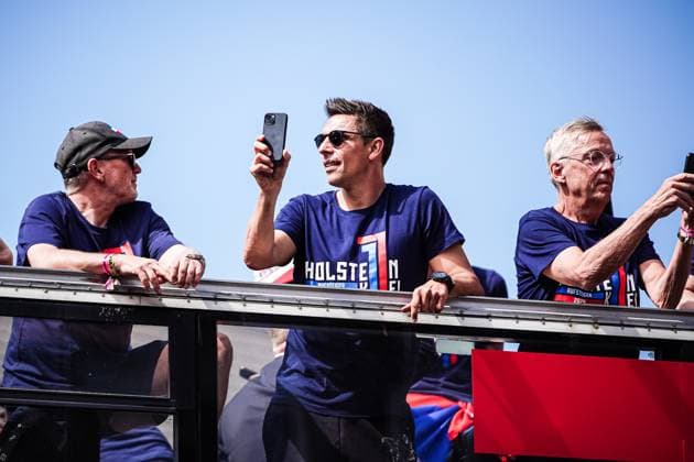 Dirk Bremser (Holstein Kiel, Co-Trainer), Marcel Rapp (Holstein Kiel, Trainer) GER, Aufstiegsfeier Holstein Kiel, 20.05.2024 GER, Aufstiegsfeier Holstein Kiel, 20.05.2024 Kiel