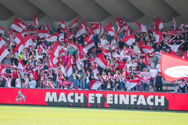 GOOGLE PIXEL Frauen-Bundesliga: 1. FC Köln - Eintracht Frankfurt, 20.05.2024 Die Kölner Fans mit einer Choreo während des Einlaufens der Mannschaften. GOOGLE PIXEL Frauen-Bundesliga, 1. FC Köln - Eintracht Frankfurt, 22. Spieltag, am 20.05.2024, Franz-Kremer-Stadion, Köln DFL regulations prohibit any use of photographs as image sequences and or quasi-video Copyright: xBEAUTIFULxSPORTS Meuselx