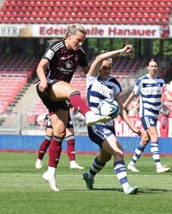 20.05.2024 - Fussball - Saison 2023 2024 - 1. Frauen - Fussball - Bundesliga - 22. Spieltag: 1. FC Nürnberg FCN ( Club ) - MSV Duisburg ( Zebras ) - Sportfoto Zink DaMa - xdaxmax - Medina Desic (30, 1. FC Nürnberg FCN ) mit Torschuss gg Paula Flach (5, MSV Duisburg )
