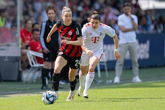 Fussball: Google Pixel Frauen-Bundesliga, Saison 2023 2024, 22. Spieltag, 1. FC Koeln - Eintracht Frankfurt am 20.05.2024 im Franz-Kremer-Stadion in Koeln. Zweikampf zwischen Anna Aehling (Eintracht Frankfurt, 24) und Martyna Wiankowska (1. FC Koeln, 26). Wichtiger Hinweis: Gemaess den Vorgaben der DFL Deutsche Fussball Liga bzw. des DFB Deutscher Fussball-Bund ist es untersagt, in dem Stadion und oder vom Spiel angefertigte Fotoaufnahmen in Form von Sequenzbildern und oder videoaehnlichen Fotostrecken zu verwerten bzw. verwerten zu lassen. Foto: Kirchner-Media TH Copyright: xKirchner-Media THx
