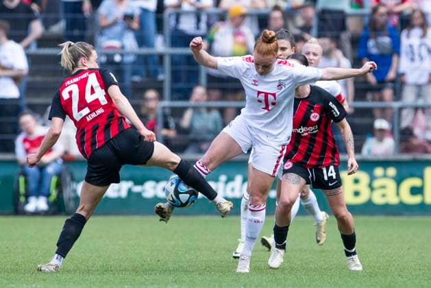 GOOGLE PIXEL Frauen-Bundesliga: 1. FC Köln - Eintracht Frankfurt, 20.05.2024 Laura Vogt (1. FC Köln, 8) im Zweikampf mit Anna Aehling (Eintracht Frankfurt, 24). GOOGLE PIXEL Frauen-Bundesliga, 1. FC Köln - Eintracht Frankfurt, 22. Spieltag, am 20.05.2024, Franz-Kremer-Stadion, Köln DFL regulations prohibit any use of photographs as image sequences and or quasi-video Copyright: xBEAUTIFULxSPORTS Meuselx