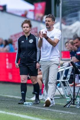 GOOGLE PIXEL Frauen-Bundesliga: 1. FC Köln - Eintracht Frankfurt, 20.05.2024 Niko Arnautis (Eintracht Frankfurt, Cheftrainer). GOOGLE PIXEL Frauen-Bundesliga, 1. FC Köln - Eintracht Frankfurt, 22. Spieltag, am 20.05.2024, Franz-Kremer-Stadion, Köln DFL regulations prohibit any use of photographs as image sequences and or quasi-video Copyright: xBEAUTIFULxSPORTS Meuselx