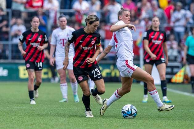 GOOGLE PIXEL Frauen-Bundesliga: 1. FC Köln - Eintracht Frankfurt, 20.05.2024 Sara Doorsoun (Eintracht Frankfurt, 23), Selina Cerci (1. FC Köln, 29). GOOGLE PIXEL Frauen-Bundesliga, 1. FC Köln - Eintracht Frankfurt, 22. Spieltag, am 20.05.2024, Franz-Kremer-Stadion, Köln DFL regulations prohibit any use of photographs as image sequences and or quasi-video Copyright: xBEAUTIFULxSPORTS Meuselx