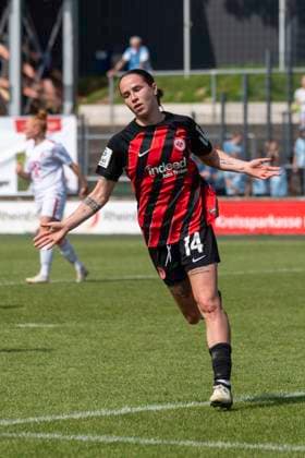 Fussball: Google Pixel Frauen-Bundesliga, Saison 2023 2024, 22. Spieltag, 1. FC Koeln - Eintracht Frankfurt am 20.05.2024 im Franz-Kremer-Stadion in Koeln. Geraldine Reuteler (Eintracht Frankfurt, 14) dreht nach ihrem Tor zum 1:0 jubelnd ab. Wichtiger Hinweis: Gemaess den Vorgaben der DFL Deutsche Fussball Liga bzw. des DFB Deutscher Fussball-Bund ist es untersagt, in dem Stadion und oder vom Spiel angefertigte Fotoaufnahmen in Form von Sequenzbildern und oder videoaehnlichen Fotostrecken zu verwerten bzw. verwerten zu lassen. Foto: Kirchner-Media TH Copyright: xKirchner-Media THx
