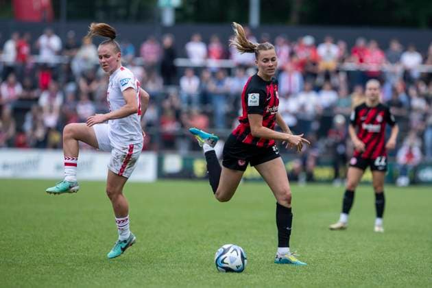 GOOGLE PIXEL Frauen-Bundesliga: 1. FC Köln - Eintracht Frankfurt, 20.05.2024 Laura Donhauser (1. FC Köln, 25), Laura Freigang (Eintracht Frankfurt, 10). GOOGLE PIXEL Frauen-Bundesliga, 1. FC Köln - Eintracht Frankfurt, 22. Spieltag, am 20.05.2024, Franz-Kremer-Stadion, Köln DFL regulations prohibit any use of photographs as image sequences and or quasi-video Copyright: xBEAUTIFULxSPORTS Meuselx