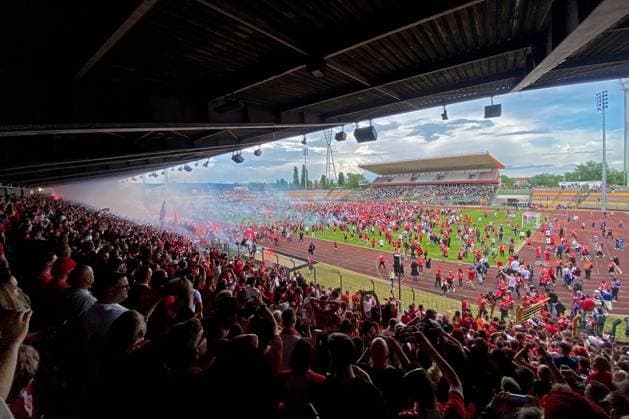 Berlin, Deutschland 19. Mai 2024: Regionalliga Nordost - 2023 2024 - Hertha BSC II vs. FC Energie Cottbus Im Bild: Platzsturm von den Fans von Energie Cottbus Friedrich-Ludwig-Jahn-Sportpark Brandenburg Copyright: xFotostandx xWeilandx