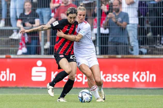 Fussball: Google Pixel Frauen-Bundesliga, Saison 2023 2024, 22. Spieltag, 1. FC Koeln - Eintracht Frankfurt am 20.05.2024 im Franz-Kremer-Stadion in Koeln. Zweikampf zwischen Sara Doorsoun (Eintracht Frankfurt, 23) und Selina Cerci (1. FC Koeln, 29). Wichtiger Hinweis: Gemaess den Vorgaben der DFL Deutsche Fussball Liga bzw. des DFB Deutscher Fussball-Bund ist es untersagt, in dem Stadion und oder vom Spiel angefertigte Fotoaufnahmen in Form von Sequenzbildern und oder videoaehnlichen Fotostrecken zu verwerten bzw. verwerten zu lassen. Foto: Kirchner-Media TH Copyright: xKirchner-Media THx