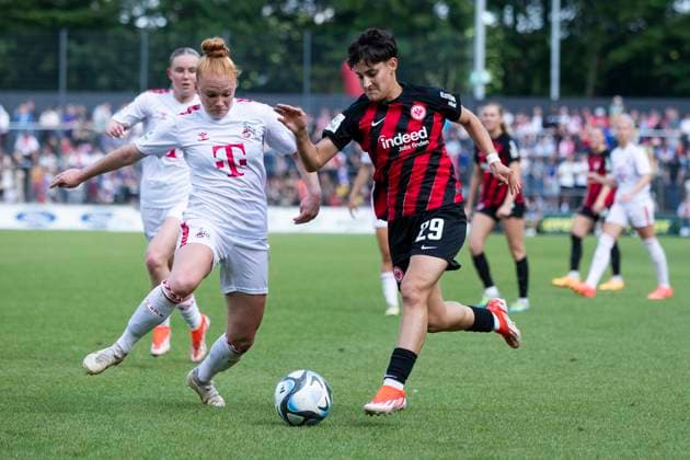 GOOGLE PIXEL Frauen-Bundesliga: 1. FC Köln - Eintracht Frankfurt, 20.05.2024 Dilara Acikgöz (Eintracht Frankfurt, 29), Laura Vogt (1. FC Köln, 8). GOOGLE PIXEL Frauen-Bundesliga, 1. FC Köln - Eintracht Frankfurt, 22. Spieltag, am 20.05.2024, Franz-Kremer-Stadion, Köln DFL regulations prohibit any use of photographs as image sequences and or quasi-video Copyright: xBEAUTIFULxSPORTS Meuselx