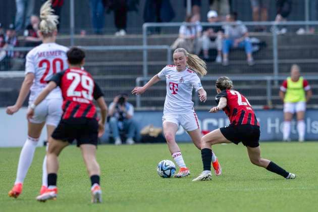 Fussball: Google Pixel Frauen-Bundesliga, Saison 2023 2024, 22. Spieltag, 1. FC Koeln - Eintracht Frankfurt am 20.05.2024 im Franz-Kremer-Stadion in Koeln. Zweikampf zwischen Carlotta Imping (1. FC Koeln, 14) und Barbara Dunst (Eintracht Frankfurt, 28). Wichtiger Hinweis: Gemaess den Vorgaben der DFL Deutsche Fussball Liga bzw. des DFB Deutscher Fussball-Bund ist es untersagt, in dem Stadion und oder vom Spiel angefertigte Fotoaufnahmen in Form von Sequenzbildern und oder videoaehnlichen Fotostrecken zu verwerten bzw. verwerten zu lassen. Foto: Kirchner-Media TH Copyright: xKirchner-Media THx