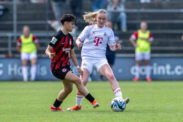 Fussball: Google Pixel Frauen-Bundesliga, Saison 2023 2024, 22. Spieltag, 1. FC Koeln - Eintracht Frankfurt am 20.05.2024 im Franz-Kremer-Stadion in Koeln. Zweikampf zwischen Dilara Acikgoez (Eintracht Frankfurt, 29) und Carlotta Imping (1. FC Koeln, 14). Wichtiger Hinweis: Gemaess den Vorgaben der DFL Deutsche Fussball Liga bzw. des DFB Deutscher Fussball-Bund ist es untersagt, in dem Stadion und oder vom Spiel angefertigte Fotoaufnahmen in Form von Sequenzbildern und oder videoaehnlichen Fotostrecken zu verwerten bzw. verwerten zu lassen. Foto: Kirchner-Media TH Copyright: xKirchner-Media THx