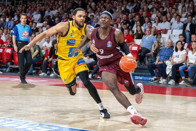 Sport Themen der Woche KW21 Sport Bilder des Tages Jeff Roberson 5 (MHP Riesen Ludwigsburg), Isaac Bonga 9 (FC Bayern Basketball), FC Bayern Basketball vs. MHP Riesen Ludwigsburg, Basketball, BBL-Playoffs, Viertelfinale, 20.05.2024 Muenchen Bayern Deutschland *** Jeff Roberson 5 MHP Riesen Ludwigsburg , Isaac Bonga 9 FC Bayern Basketball , FC Bayern Basketball vs MHP Riesen Ludwigsburg, Basketball, BBL Playoffs, Quarterfinals, 20 05 2024 Munich Bavaria Germany Copyright: xkolbert-press UlrichxGamelx