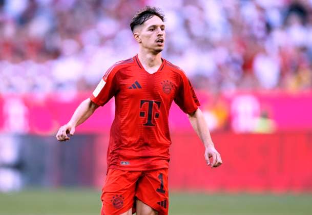 ZARAGOZA Bryan Team FC Bayern Muenchen Bundesliga Saison 2023 - 2024 Bundesliga Spiel FC Bayern Muenchen - Wolfsburg 2 : 0 am 12.05. 2024 in Muenchen DFL REGULATIONS PROHIBIT ANY USE OF PHOTOGRAPHS as IMAGE SEQUENCES and or QUASI-VIDEO Copyright: xLacixPerenyix