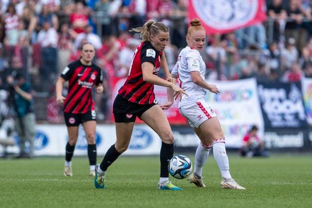 GOOGLE PIXEL Frauen-Bundesliga: 1. FC Köln - Eintracht Frankfurt, 20.05.2024 Laura Freigang (Eintracht Frankfurt, 10), Laura Vogt (1. FC Köln, 8). GOOGLE PIXEL Frauen-Bundesliga, 1. FC Köln - Eintracht Frankfurt, 22. Spieltag, am 20.05.2024, Franz-Kremer-Stadion, Köln DFL regulations prohibit any use of photographs as image sequences and or quasi-video Copyright: xBEAUTIFULxSPORTS Meuselx