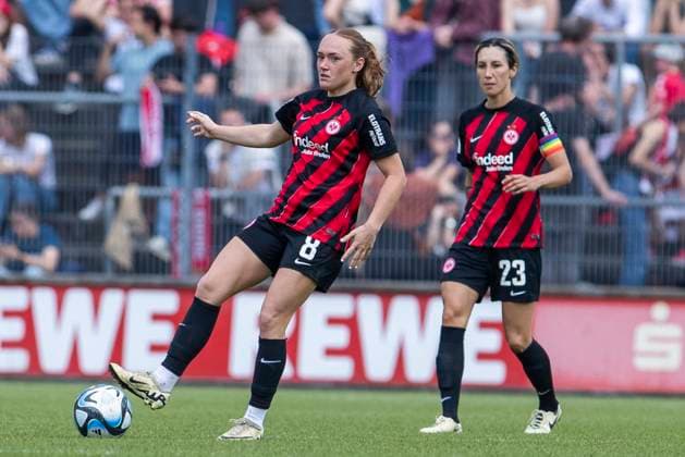 GOOGLE PIXEL Frauen-Bundesliga: 1. FC Köln - Eintracht Frankfurt, 20.05.2024 Lisanne Gräwe (Eintracht Frankfurt, 8), Sara Doorsoun (Eintracht Frankfurt, 23). GOOGLE PIXEL Frauen-Bundesliga, 1. FC Köln - Eintracht Frankfurt, 22. Spieltag, am 20.05.2024, Franz-Kremer-Stadion, Köln DFL regulations prohibit any use of photographs as image sequences and or quasi-video Copyright: xBEAUTIFULxSPORTS Meuselx
