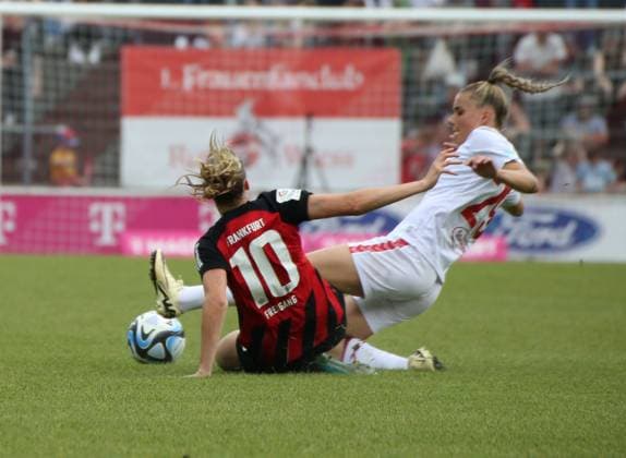 20.05.2024, xgrfx, Fussball 1.Bundesliga Damen, 1.FC Köln Frauen - Eintracht Frankfurt emspor, v.l. Laura Freigang (Eintracht Frankfurt), Selina Cerci (1.FC Köln) (DFL DFB REGULATIONS PROHIBIT ANY USE OF PHOTOGRAPHS as IMAGE SEQUENCES and or QUASI-VIDEO) Köln