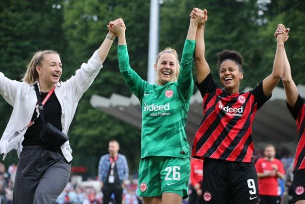 20.05.2024, xgrfx, Fussball 1.Bundesliga Damen, 1.FC Köln Frauen - Eintracht Frankfurt emspor, v.l. Tanja Pawollek, Cara Boesl, Shekiera Martinez (Eintracht Frankfurt) (DFL DFB REGULATIONS PROHIBIT ANY USE OF PHOTOGRAPHS as IMAGE SEQUENCES and or QUASI-VIDEO) Köln