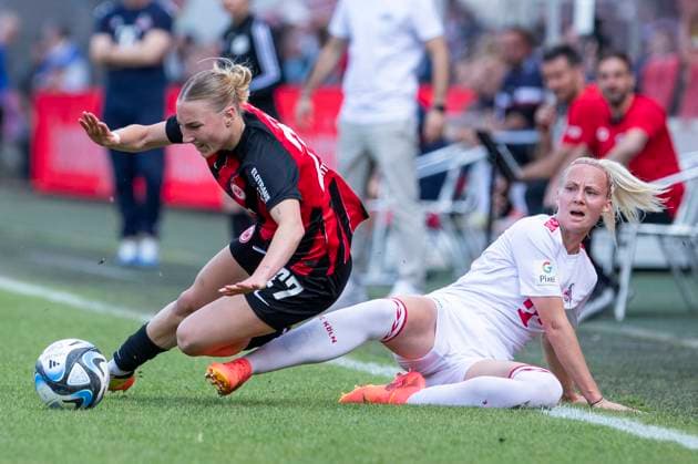 GOOGLE PIXEL Frauen-Bundesliga: 1. FC Köln - Eintracht Frankfurt, 20.05.2024 Sophie Nachtigall (Eintracht Frankfurt, 27), Meike Messmer (1. FC Köln, 20). GOOGLE PIXEL Frauen-Bundesliga, 1. FC Köln - Eintracht Frankfurt, 22. Spieltag, am 20.05.2024, Franz-Kremer-Stadion, Köln DFL regulations prohibit any use of photographs as image sequences and or quasi-video Copyright: xBEAUTIFULxSPORTS Meuselx