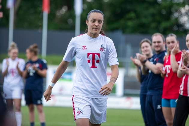 GOOGLE PIXEL Frauen-Bundesliga: 1. FC Köln - Eintracht Frankfurt, 20.05.2024 Natalia Padilla-Bidas (1. FC Köln, 22) wird verabschiedet. GOOGLE PIXEL Frauen-Bundesliga, 1. FC Köln - Eintracht Frankfurt, 22. Spieltag, am 20.05.2024, Franz-Kremer-Stadion, Köln DFL regulations prohibit any use of photographs as image sequences and or quasi-video Copyright: xBEAUTIFULxSPORTS Meuselx