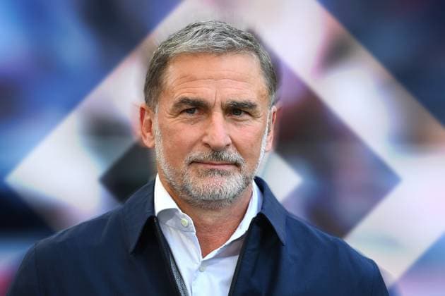 FOTOMONTAGE: Stefan KUNTZ als neuer Sportdirektor beim Hamburger SV im Gespraech. ARCHIVFOTO; Stefan KUNTZ (ran Sat 1 Fussballexperte), Einzelbild,angeschnittenes Einzelmotiv,Portraet,Portrait,PortrÊt. Fussball 1. Bundesliga Saison 2023 2024, 32.Spieltag, Spieltag32 VFB Stuttgart - FC Bayern Muenchen 3-1 am 04.05.2024, MHP ARENA STUTTGART. *** PHOTOMONTAGE Stefan KUNTZ as new sports director at Hamburger SV in conversation ARCHIVE PHOTO Stefan KUNTZ ran Sat 1 football expert, single image, cropped single motif, portrait, portrait, portrait Football 1 Bundesliga Season 2023 2024, 32 Matchday, Matchday32 VFB Stuttgart FC Bayern Muenchen 3 1 on 04 05 2024, MHP ARENA STUTTGART