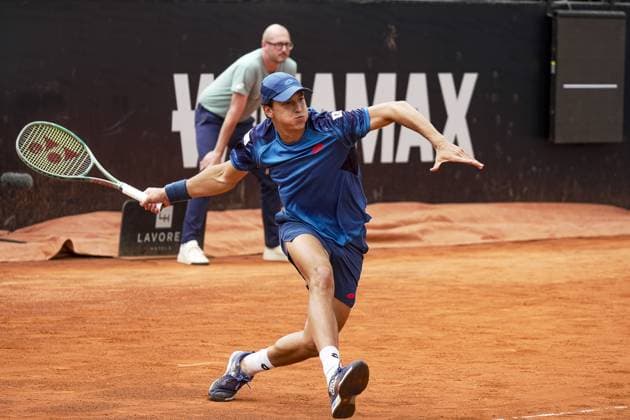 Luciano DARDERI (ITA) lors de son match face Ã Taro DANIEL (JPN) lors du tournoi de l Open Parc Auvergne RhÃ ne-Alpes Ã Lyon le 21 05 2024. TENNIS : Open Parc Auvergne RhÃ ne-Alpes - Lyon - 21 05 2024 SandrineThesillat Panoramic 