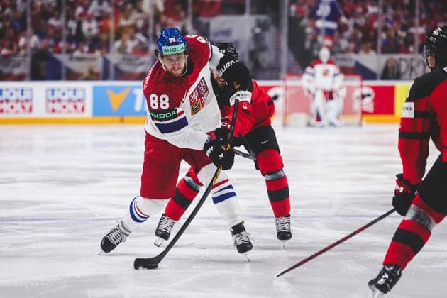 Ice hockey, Eishockey - IIHF WC 2024 PRAGUE,CZECH REPUBLIC,21.MAY.24 - ICE HOCKEY - IIHF Ice Hockey World Championship, WM, Weltmeisterschaft 2024, group stage, Canada vs Czech Republic. Image shows David Pastrnak (CZE) and Brandon Hagel (CAN).  GEPAxpictures xDanielxGoetzhaber